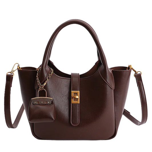 Bolsa feminina Signature.